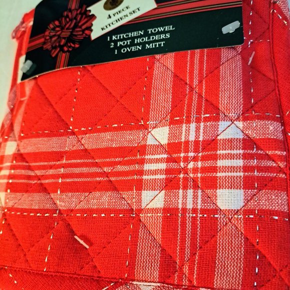 4-Piece Kitchen Set by Sultan's Linens Red w/ Silver Threads - Picture 3 of 4